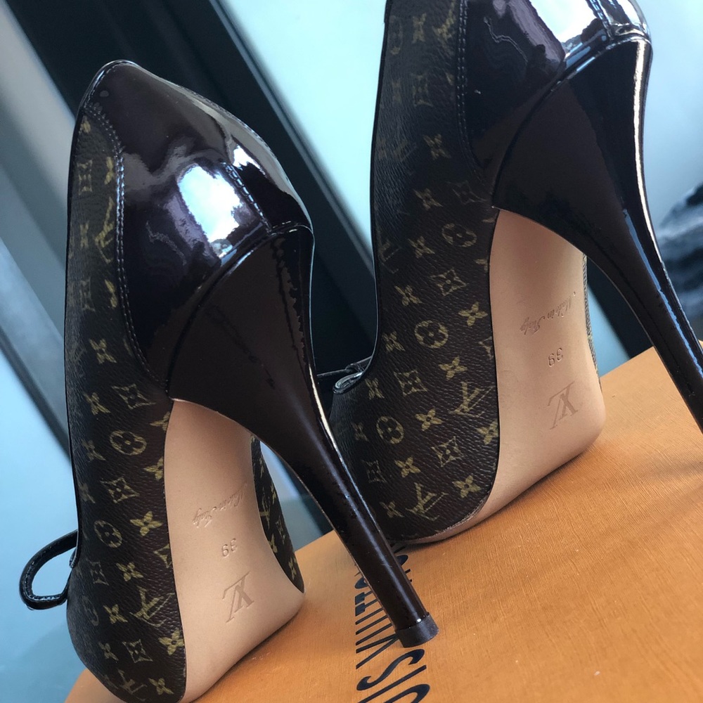 Louis Vuitton Monogram Canvas Malibu PeepToe Pumps